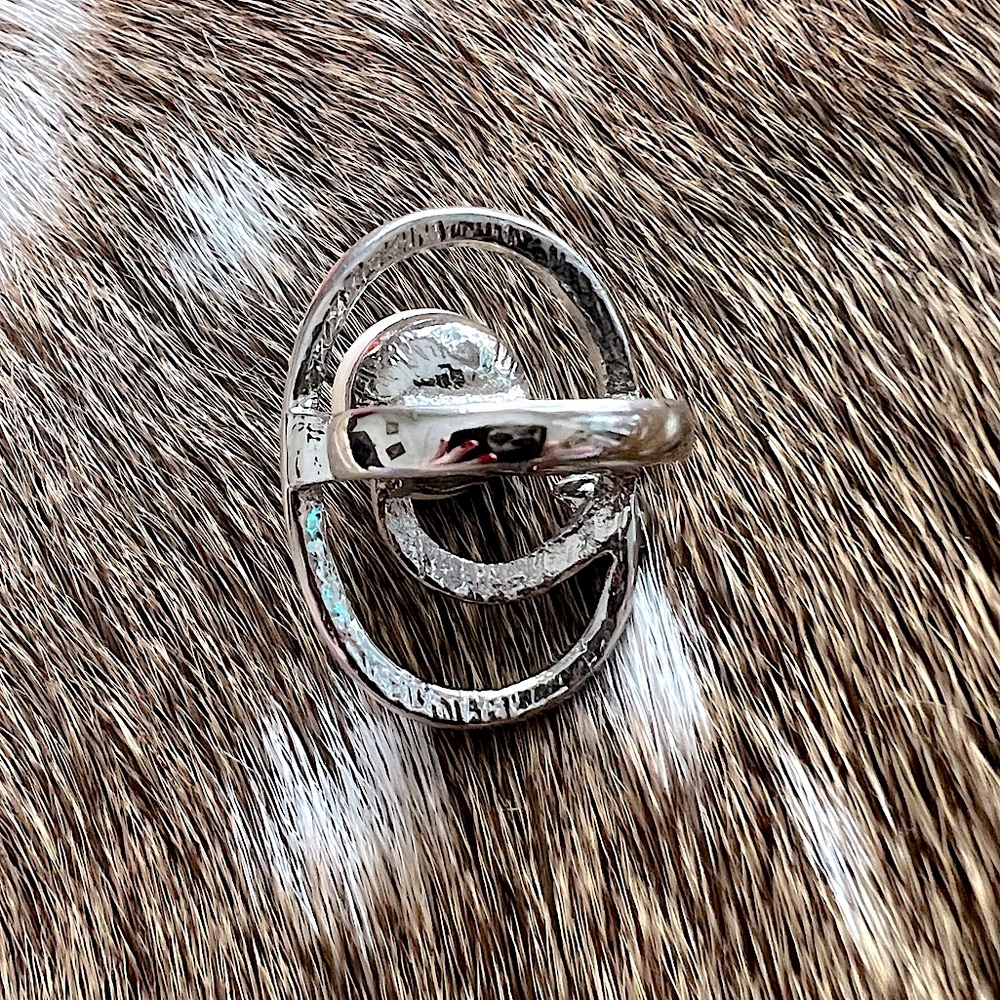 Silver and crystal statement ring - Picture 3 of 4